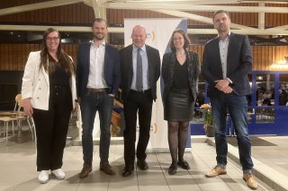 Les anciens, Marie Zuchuat (à gauche) et Joachim Rausis (à droite), entourent Mathieu Giroud, Claude Crittin et Lysiane Tissières-Premand